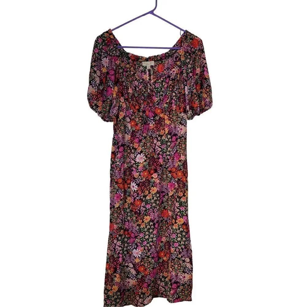 STATUS BY CHENAULT Women’s SMALL
Floral Tie Front Puff Sleeve Dress